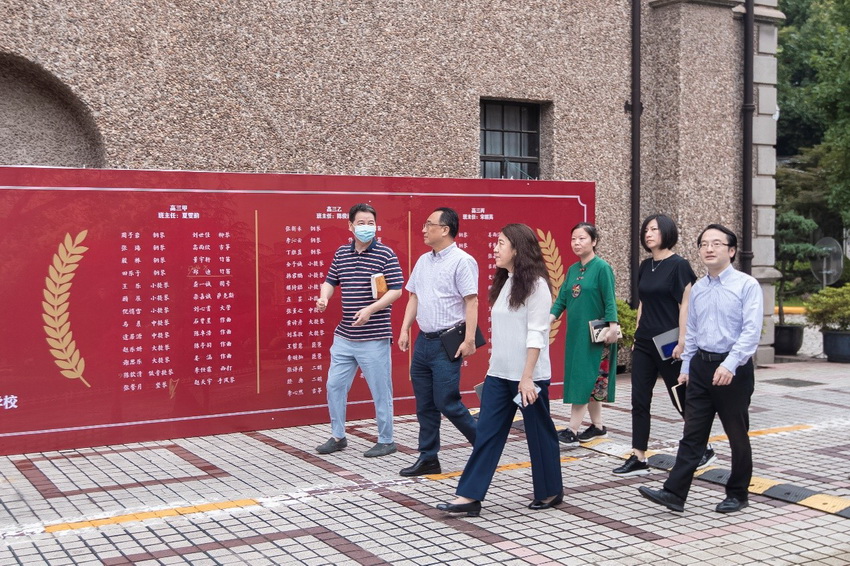 上海音乐学院党委副书记、副院长徐卫同志莅临附中调研指导 上海音乐学院党委副书记、副院长徐卫同志莅临附中调研指导