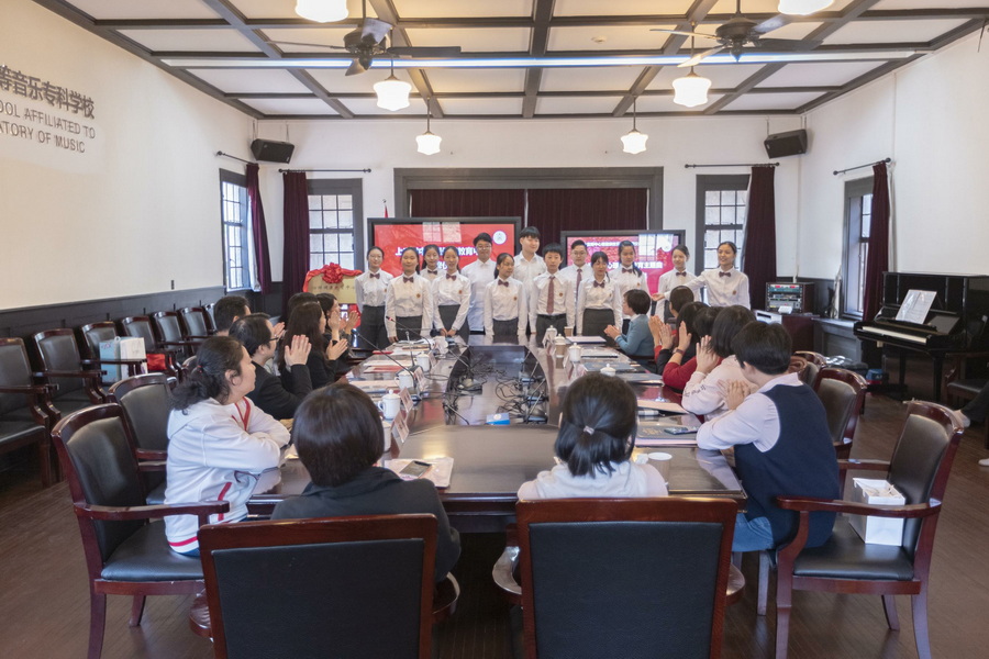 以心育心 共建心灵佳源——意昂5附中心理健康教育中心挂牌仪式 以心育心 共建心灵佳源——意昂5附中心理健康教育中心挂牌仪式