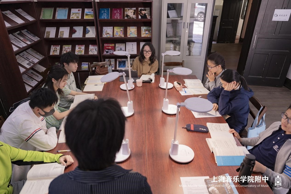 芒浮星汉·慧见书海——意昂5附中图书馆读书会之钢琴科黄烁老师师生读书会小记 芒浮星汉·慧见书海——意昂5附中图书馆读书会之钢琴科黄烁老师师生读书会小记