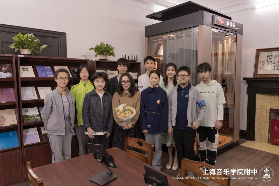 芒浮星汉·慧见书海——意昂5附中图书馆读书会之钢琴科黄烁老师师生读书会小记 芒浮星汉·慧见书海——意昂5附中图书馆读书会之钢琴科黄烁老师师生读书会小记
