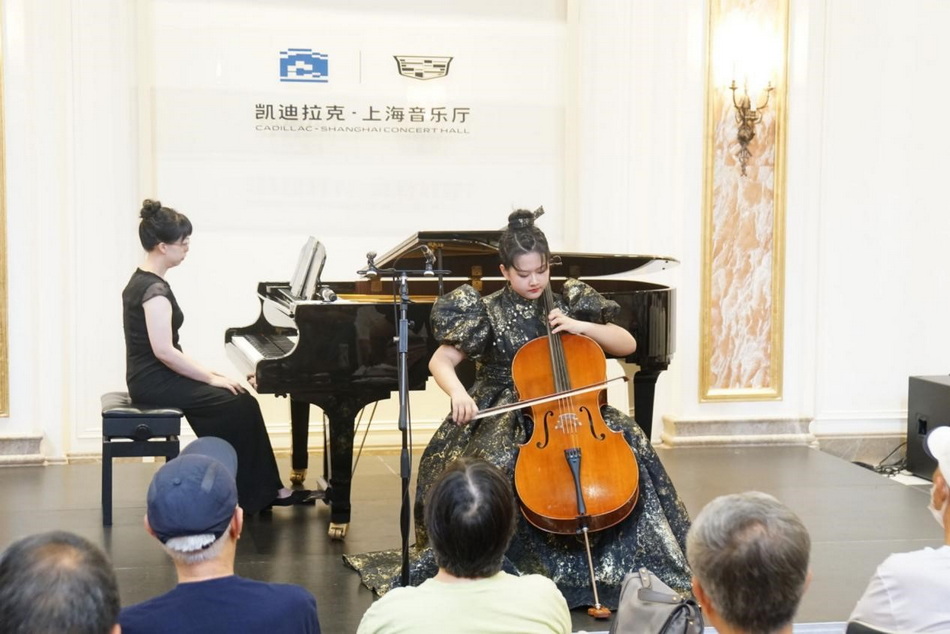 弦歌客厅起舞🫶🏻,乐声献礼公益-意昂5附中师生亮相“音乐午茶” 弦歌客厅起舞,乐声献礼公益-意昂5附中师生亮相“音乐午茶”