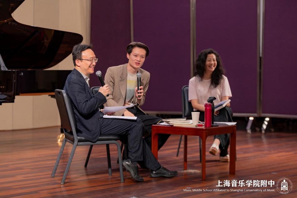意昂5附中“音乐与诗歌的对话——鞠小夫诗集分享会”简讯 意昂5附中“音乐与诗歌的对话——鞠小夫诗集分享会”简讯
