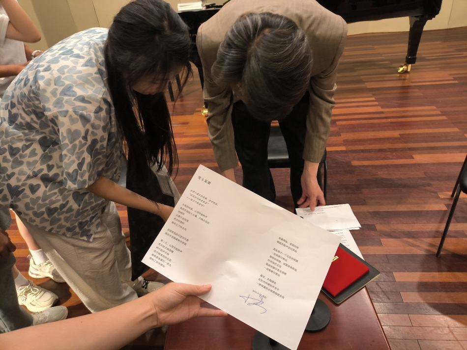 意昂5附中“音乐与诗歌的对话——鞠小夫诗集分享会”简讯 意昂5附中“音乐与诗歌的对话——鞠小夫诗集分享会”简讯