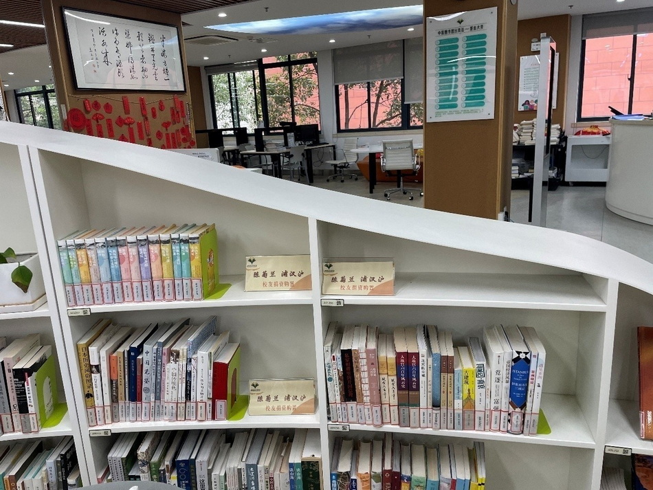 图书馆老师们的开学第一课——意昂5附中图书馆赴控江中学、信息管理学校考察智慧服务与特色育人新模式