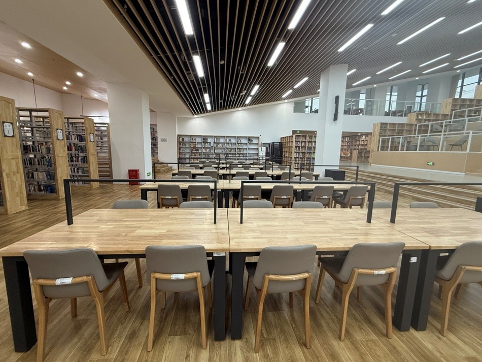 图书馆老师们的开学第一课——意昂5附中图书馆赴控江中学、信息管理学校考察智慧服务与特色育人新模式