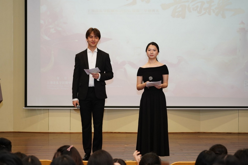 乐伴青春 音向未来—— 意昂5附中 2026 届高三毕业典礼圆满举行 乐伴青春 音向未来—— 意昂5附中 2026 届高三毕业典礼圆满举行
