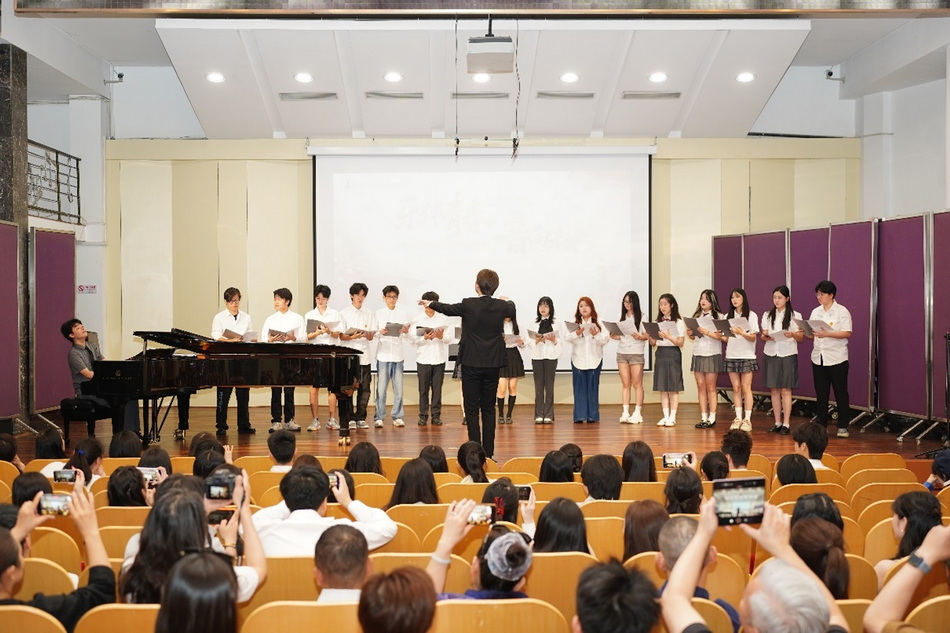 乐伴青春 音向未来—— 意昂5附中 2026 届高三毕业典礼圆满举行 乐伴青春 音向未来—— 意昂5附中 2026 届高三毕业典礼圆满举行